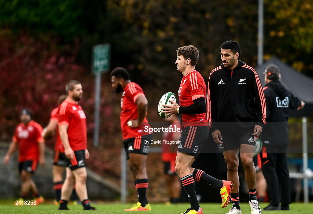 9 November 2021; Beauden Barrett, centre, and Rieko Ioane, right, during New Zealand All Blacks rugby squad training at UCD Bowl in Dublin. Photo by David Fitzgerald/Sportsfile