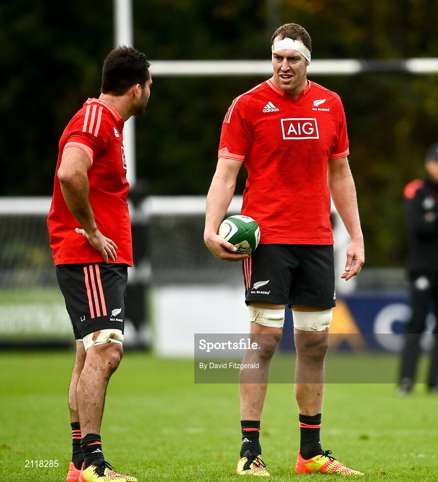 9 November 2021; Brodie Retallick, right, and Luke Jacobson during New Zealand All Blacks rugby squad training at UCD Bowl in Dublin. Photo by David Fitzgerald/Sportsfile
