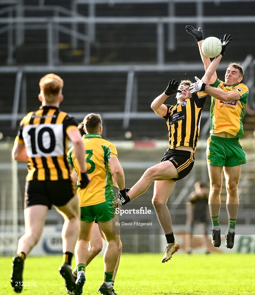 14 November 2021; Jason Leonard of Corofin in action against John Daly of Mountbellew Moylough during the Galway County Senior Club Football Championship Final match between Corofin and Mountbellew / Moylough at Pearse Stadium in Galway. Photo by David Fitzgerald/Sportsfile