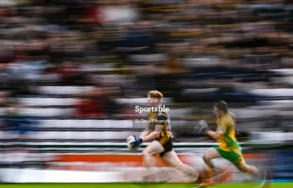 14 November 2021; Shane Moran of Mountbellew Moylough makes a break during the Galway County Senior Club Football Championship Final match between Corofin and Mountbellew / Moylough at Pearse Stadium in Galway. Photo by David Fitzgerald/Sportsfile