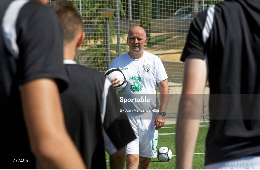28 July 2013; Ireland coach Gerard Glynn gives instructions to his players before the game. 2013 CPISRA Intercontinental Cup, Group B, Ireland v Russia, Stadium ZEM Jaume Tubau, Sant Cugat del Valles, Barcelona, Spain. Picture credit: Juan Manuel Baliellas / SPORTSFILE