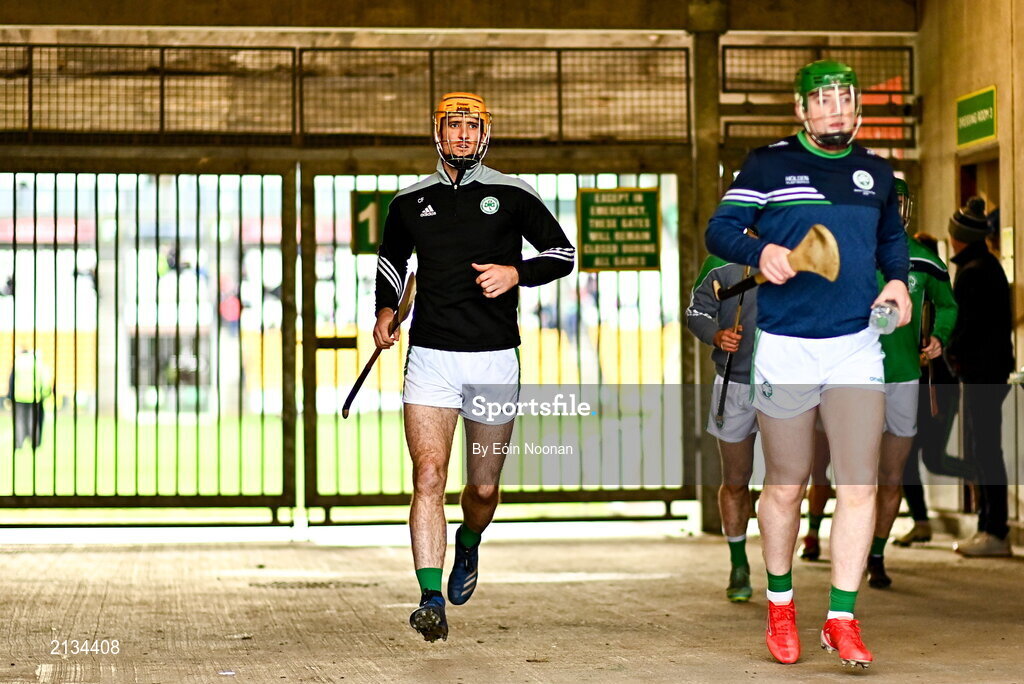 12 December 2021; Colin Fennelly of Shamrocks Ballyhale makes his way out to warm up before the AIB Leinster GAA Hurling Senior Club Championship Semi-Final match between St Rynaghs and Shamrocks Ballyhale at Bord na Mona O’Connor Park in Tullamore, Offaly. Photo by Eóin Noonan/Sportsfile