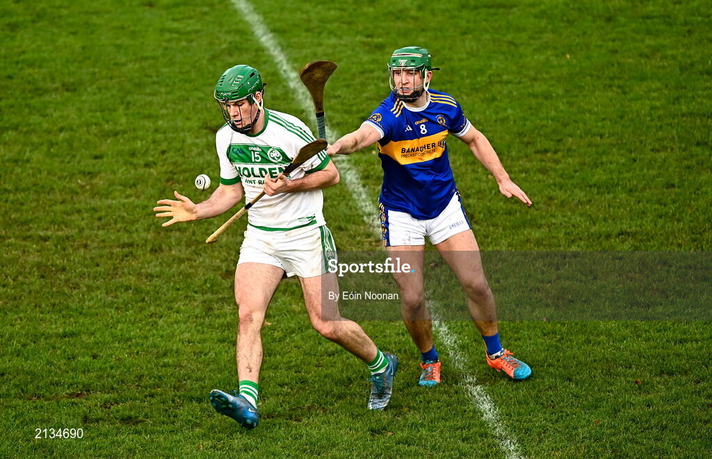12 December 2021; Eoin Cody of Shamrocks Ballyhale in action against Joseph O'Connor of St Rynaghs during the AIB Leinster GAA Hurling Senior Club Championship Semi-Final match between St Rynaghs and Shamrocks Ballyhale at Bord na Mona O’Connor Park in Tullamore, Offaly. Photo by Eóin Noonan/Sportsfile