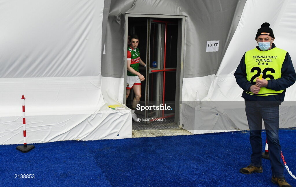 7 January 2022; Paddy Durcan of Mayo leads his team-mates back into the dome after half-time during the Connacht FBD League semi-final match between Mayo and Galway at the NUI Galway Connacht GAA Air Dome in Bekan, Mayo. Photo by Eóin Noonan/Sportsfile