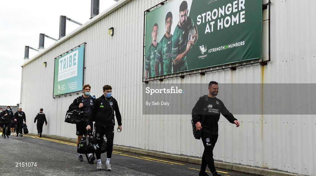 29 January 2022; Glasgow Warriors assistant coach Nigel Carolan, right, arrives before the United Rugby Championship match between Connacht and Glasgow Warriors at the Sportsground in Galway. Photo by Seb Daly/Sportsfile