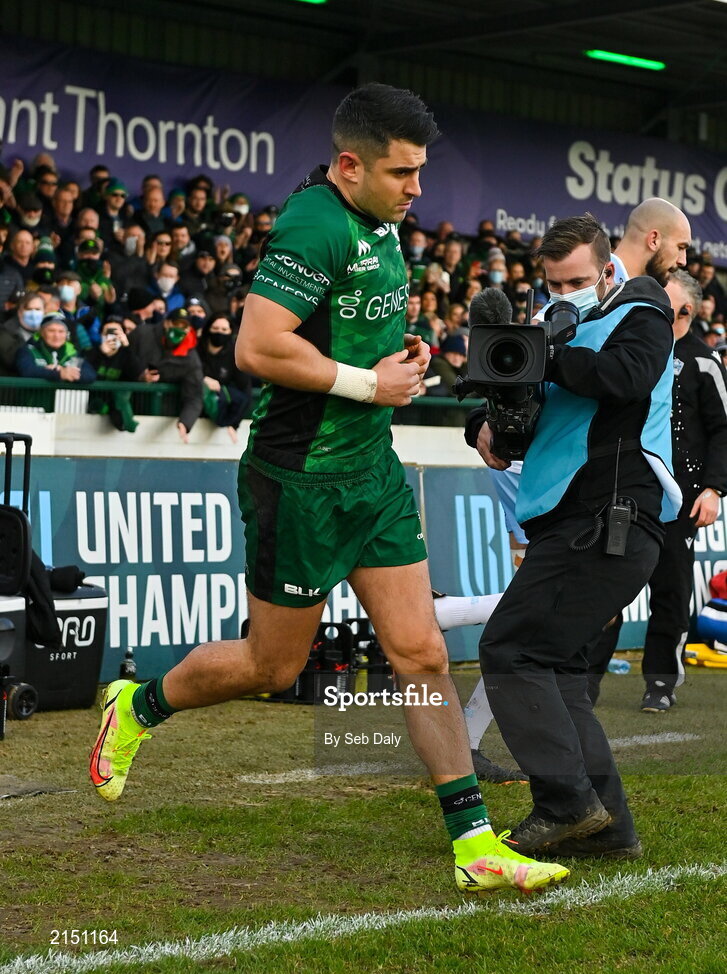 29 January 2022; Tiernan O'Halloran of Connacht makes his way onto the pitch to make his 200th club appearance before the United Rugby Championship match between Connacht and Glasgow Warriors at the Sportsground in Galway. Photo by Seb Daly/Sportsfile