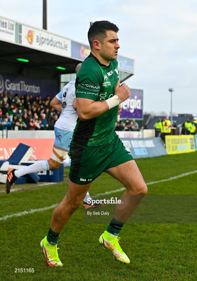 29 January 2022; Tiernan O'Halloran of Connacht makes his way onto the pitch to make his 200th club appearance before the United Rugby Championship match between Connacht and Glasgow Warriors at the Sportsground in Galway. Photo by Seb Daly/Sportsfile