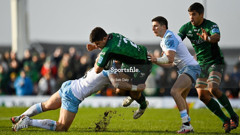 29 January 2022; Dave Heffernan of Connacht is tackled by Kyle Steyn of Glasgow Warriors during the United Rugby Championship match between Connacht and Glasgow Warriors at the Sportsground in Galway. Photo by Seb Daly/Sportsfile