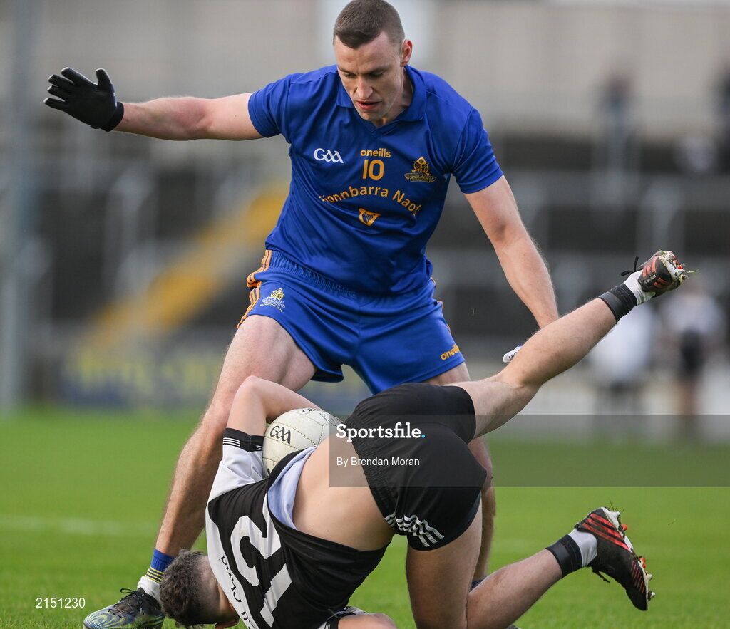 29 January 2022; Denis O'Brien of St Finbarr's tackles Shealin Johnston of Kilcoo during the AIB GAA Football All-Ireland Senior Club Championship Semi-Final match between St Finbarr's, Cork, and Kilcoo, Down, at MW Hire O'Moore Park in Portlaoise, Laois. Photo by Brendan Moran/Sportsfile