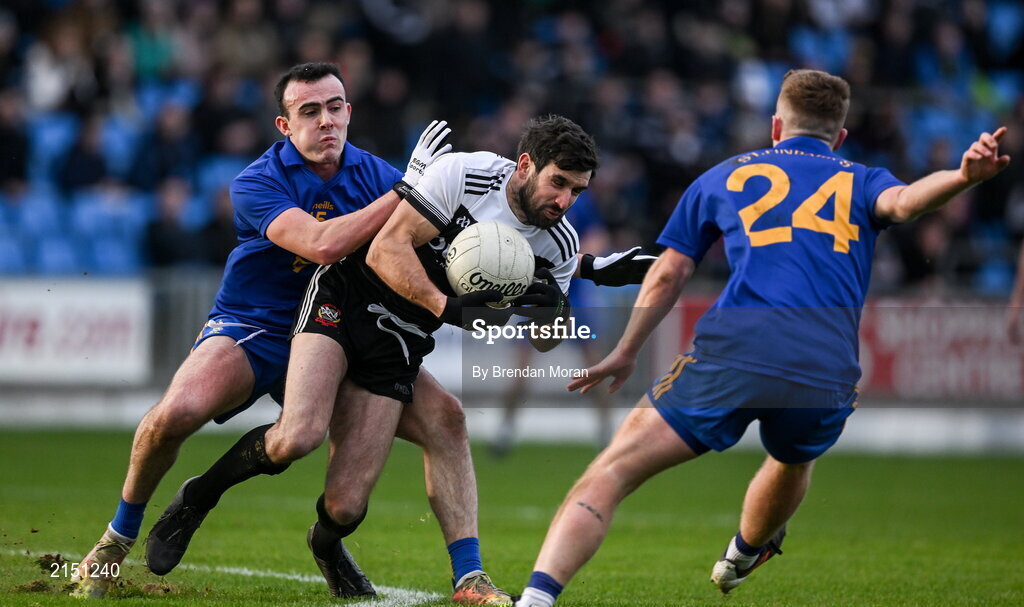 29 January 2022; Niall Branagan of Kilcoo in action against Conor McCrickard, left, and Eoin McGreevey of St Finbarr's during the AIB GAA Football All-Ireland Senior Club Championship Semi-Final match between St Finbarr's, Cork, and Kilcoo, Down, at MW Hire O'Moore Park in Portlaoise, Laois. Photo by Brendan Moran/Sportsfile