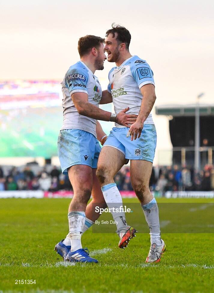 29 January 2022; Ollie Smith, left, and Rufus McLean of Glasgow Warriors celebrate during the United Rugby Championship match between Connacht and Glasgow Warriors at the Sportsground in Galway. Photo by Seb Daly/Sportsfile