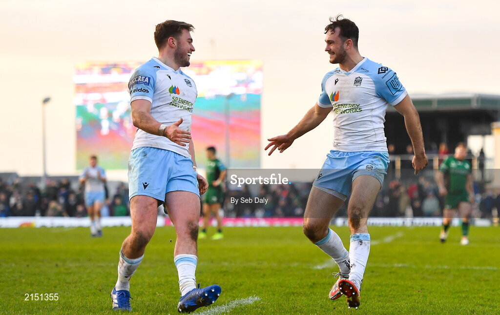 29 January 2022; Ollie Smith, left, and Rufus McLean of Glasgow Warriors celebrate during the United Rugby Championship match between Connacht and Glasgow Warriors at the Sportsground in Galway. Photo by Seb Daly/Sportsfile
