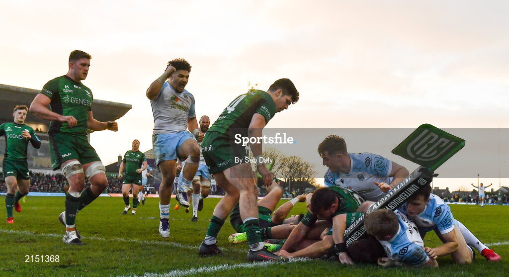 29 January 2022; Sione Tuipulotu of Glasgow Warriors celebrates after his teammates forced Connacht's Oran McNulty into touch during the United Rugby Championship match between Connacht and Glasgow Warriors at the Sportsground in Galway. Photo by Seb Daly/Sportsfile
