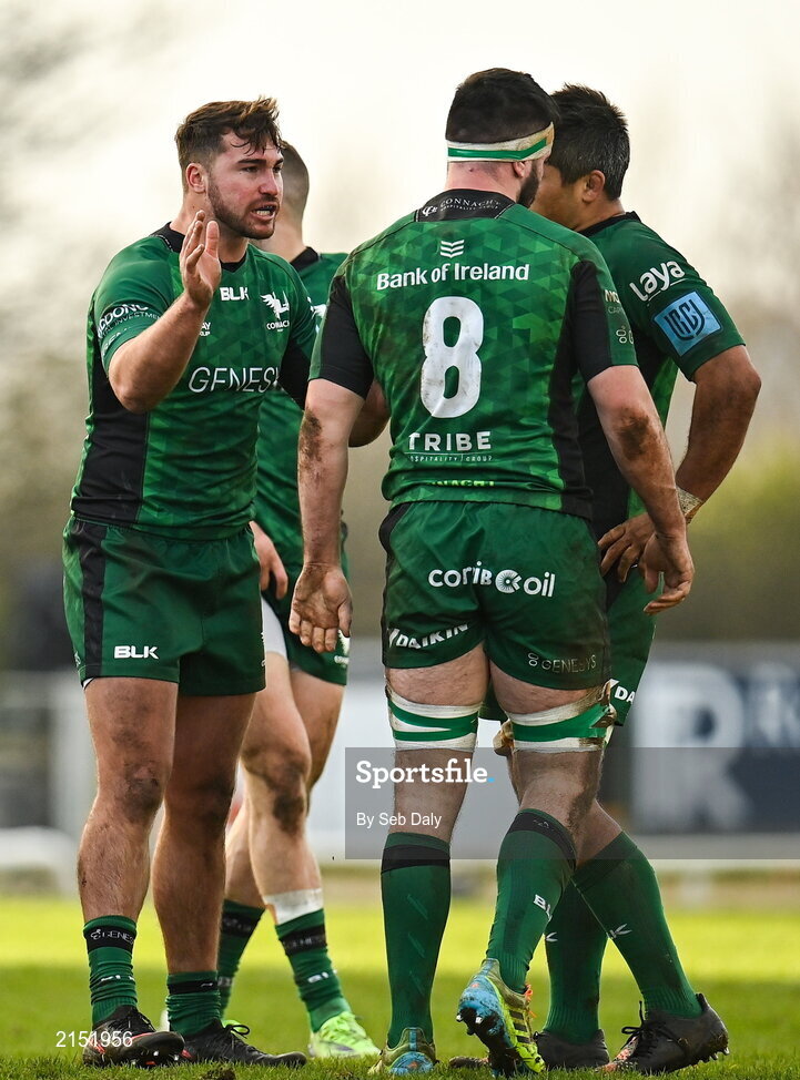 29 January 2022; Shayne Bolton of Connacht, left, and teammates during the United Rugby Championship match between Connacht and Glasgow Warriors at the Sportsground in Galway. Photo by Seb Daly/Sportsfile