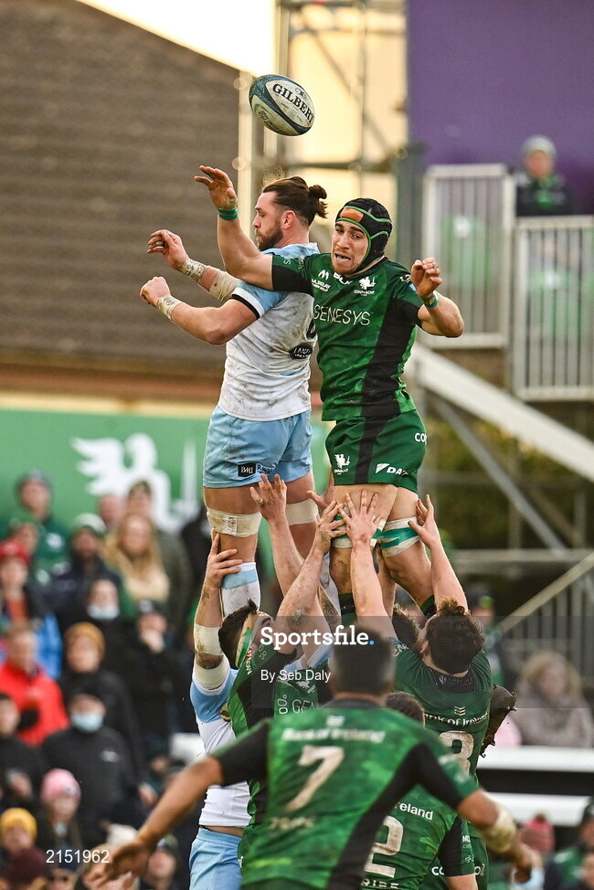 29 January 2022; Ultan Dillane of Connacht and Ryan Wilson of Glasgow Warriors at a lineout during the United Rugby Championship match between Connacht and Glasgow Warriors at the Sportsground in Galway. Photo by Seb Daly/Sportsfile