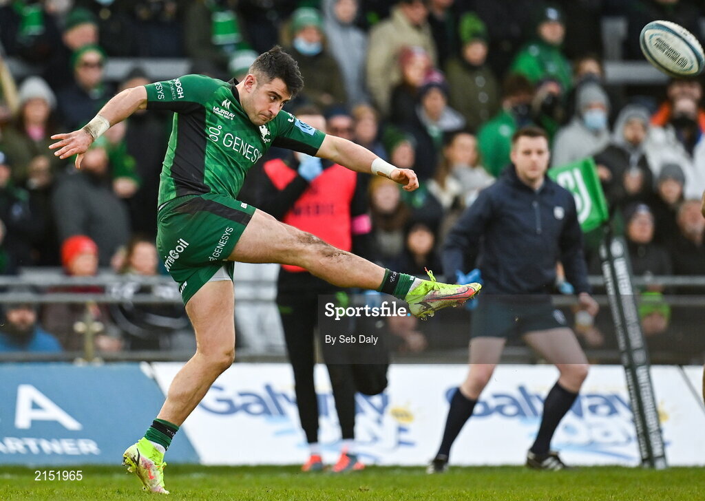 29 January 2022; Tiernan O’Halloran of Connacht during the United Rugby Championship match between Connacht and Glasgow Warriors at the Sportsground in Galway. Photo by Seb Daly/Sportsfile