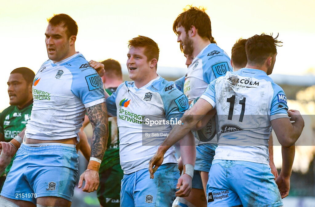 29 January 2022; Johnny Matthews of Glasgow Warriors, centre, celebrates with teammates after scoring his side's sixth try during the United Rugby Championship match between Connacht and Glasgow Warriors at the Sportsground in Galway. Photo by Seb Daly/Sportsfile