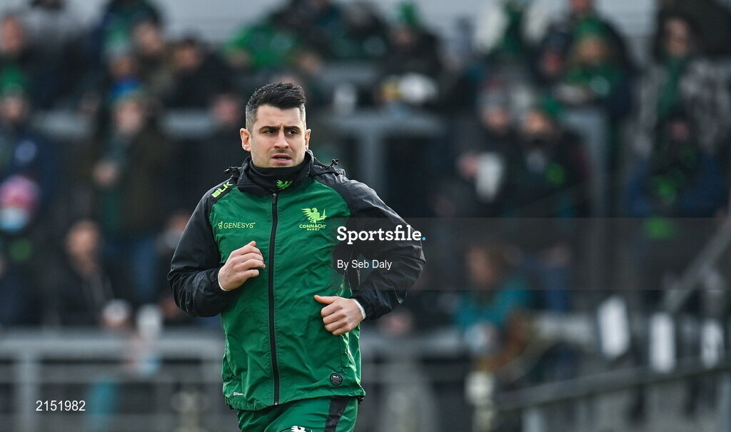29 January 2022; Tiernan O'Halloran of Connacht before the United Rugby Championship match between Connacht and Glasgow Warriors at the Sportsground in Galway. Photo by Seb Daly/Sportsfile