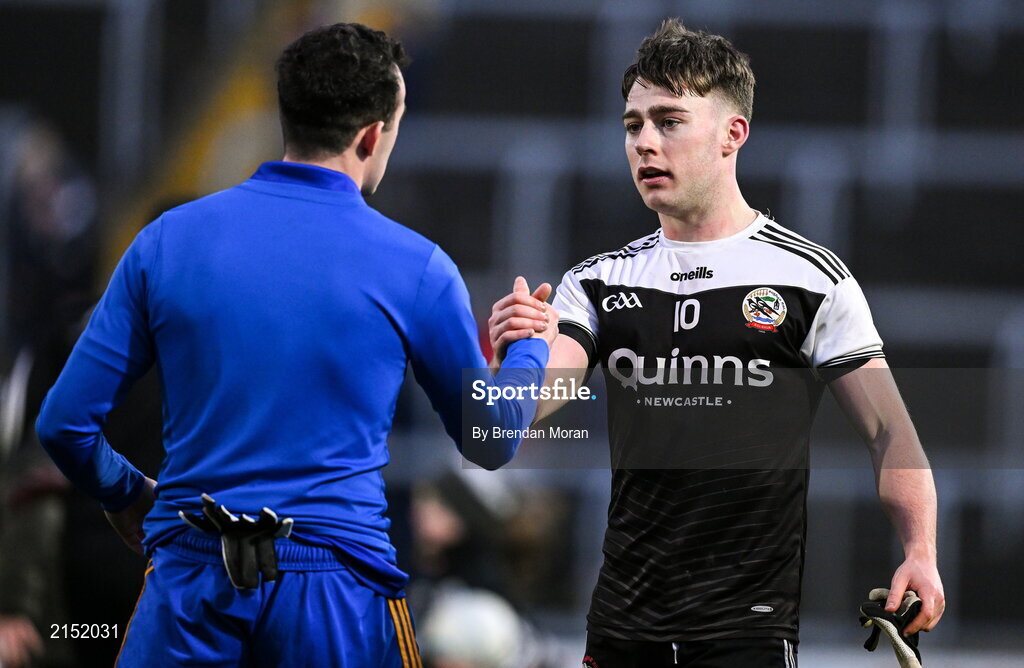 29 January 2022; Ceilum Docherty of Kilcoo, right shakes hands with Conor McCrickard of St Finbarr's after the AIB GAA Football All-Ireland Senior Club Championship Semi-Final match between St Finbarr's, Cork, and Kilcoo, Down, at MW Hire O'Moore Park in Portlaoise, Laois. Photo by Brendan Moran/Sportsfile