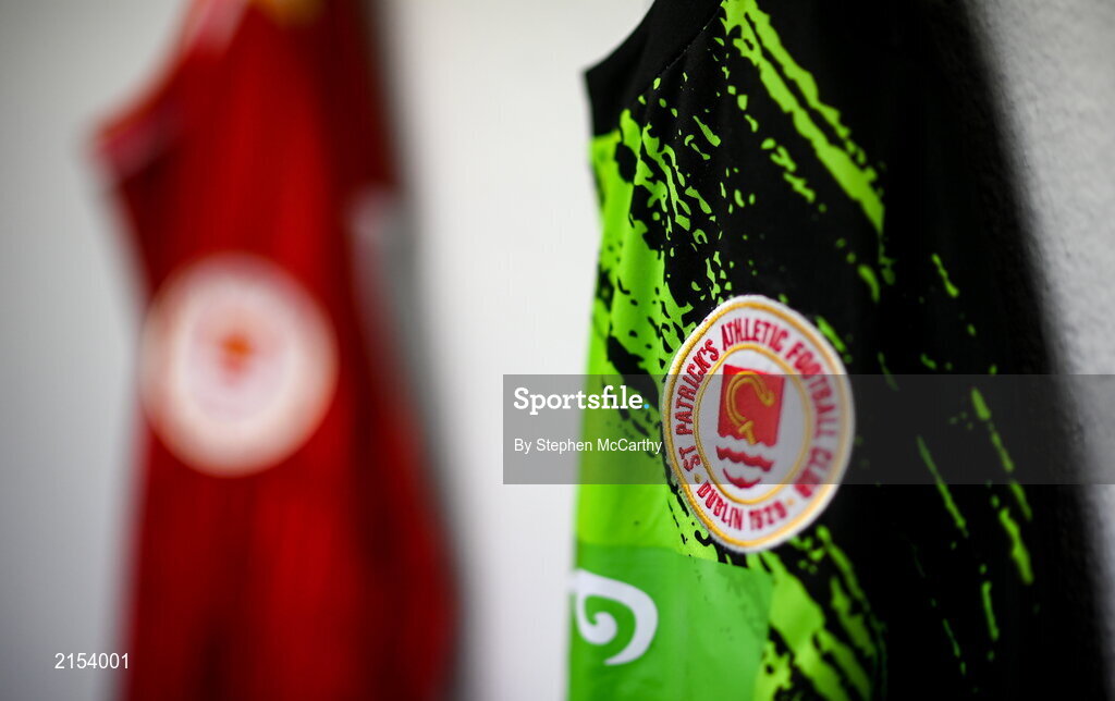 31 January 2022; A detailed view of the St Patrick's Athletic crest on their goalkeepers jersey during a squad portrait session at Ballyoulster United Football Club in Kildare. Photo by Stephen McCarthy/Sportsfile