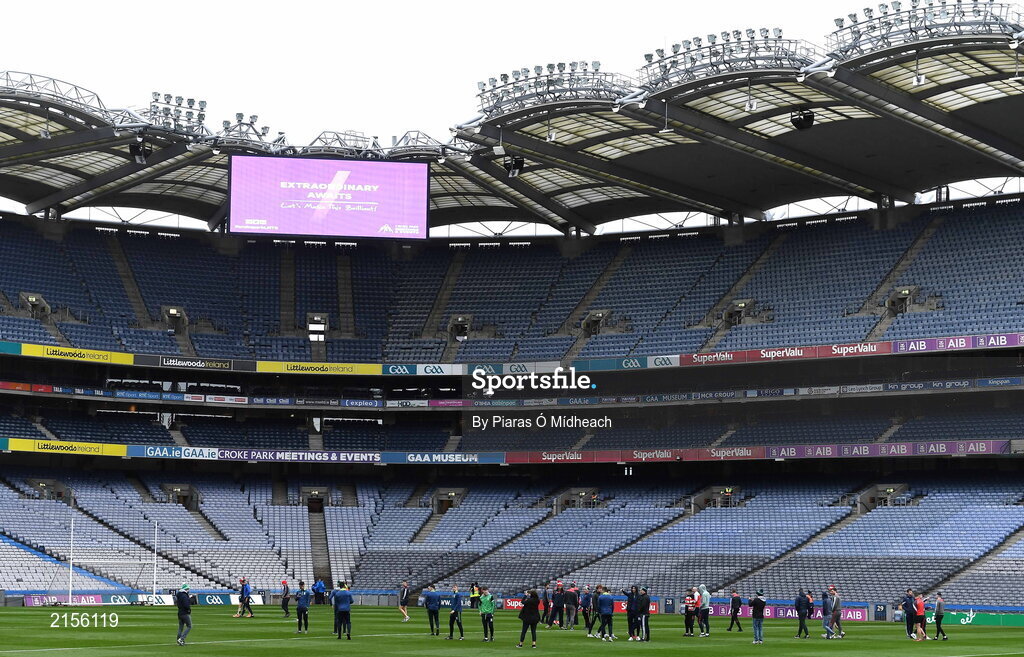 5 February 2022; Players walk the pitch before the AIB GAA Hurling All-Ireland Junior Club Championship Final match between Ballygiblin, Cork, and Mooncoin, Kilkenny, at Croke Park in Dublin. Photo by Piaras Ó Mídheach/Sportsfile