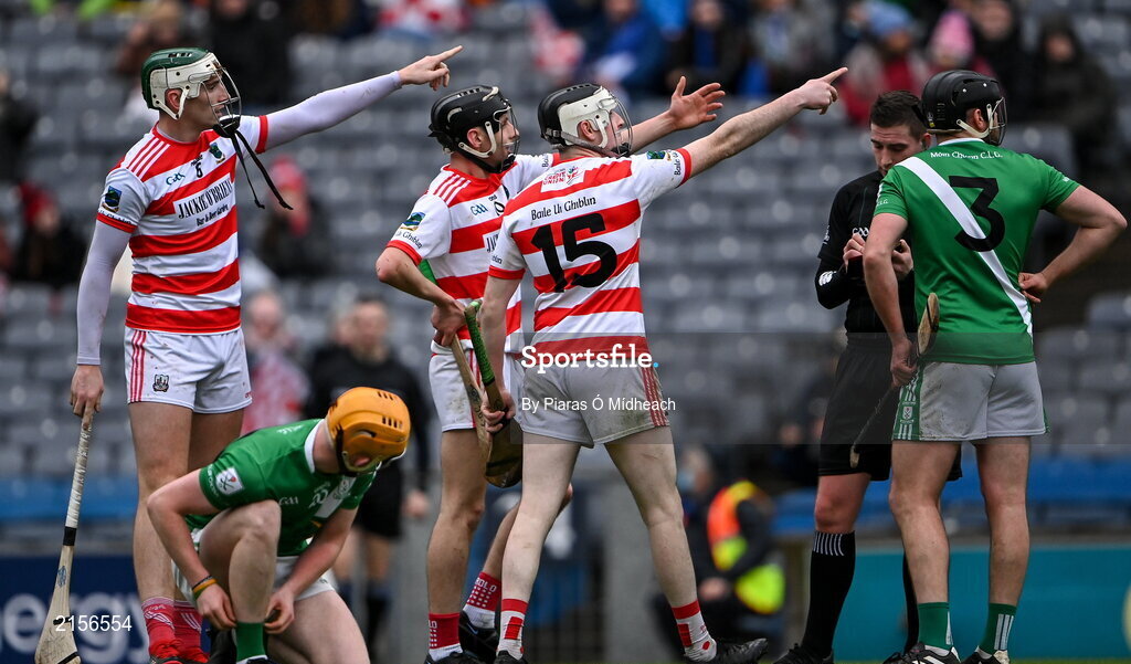 5 February 2022; Ballygiblin players, from left, Mark Keane, Joseph O'Sullivan and Dean Barry try to show a replay on the big screen to referee Brian Keon during the AIB GAA Hurling All-Ireland Junior Club Championship Final match between Ballygiblin, Cork, and Mooncoin, Kilkenny, at Croke Park in Dublin. Photo by Piaras Ó Mídheach/Sportsfile