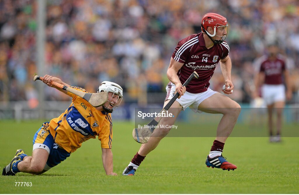 28 July 2013; Joe Canning, Galway, in action against Patrick O'Connor, Clare. GAA Hurling All-Ireland Senior Championship, Quarter-Final, Galway v Clare, Semple Stadium, Thurles, Co. Tipperary. Picture credit: Stephen McCarthy / SPORTSFILE
