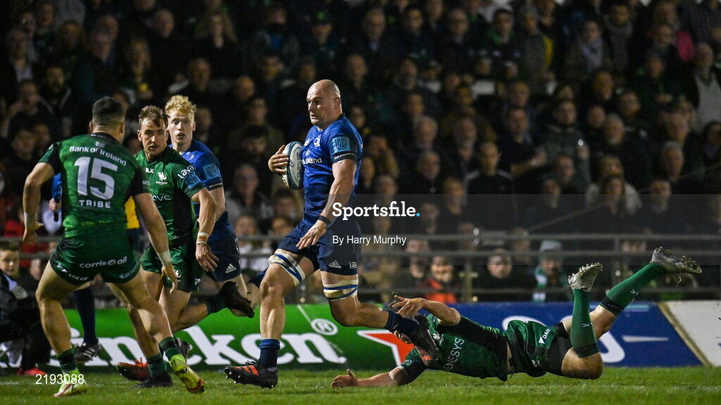 26 March 2022; Rhys Ruddock of Leinster evades the tackle of Tom Farrell of Connacht during the United Rugby Championship match between Connacht and Leinster at the Sportsground in Galway. Photo by Harry Murphy/Sportsfile