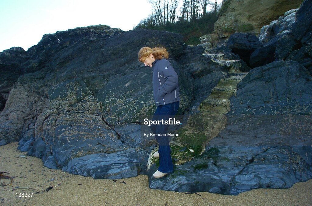 8 March 2004; Gillian O'Sullivan, Ireland, pictured on Fountainstown beach, Co. Cork. Picture credit; Brendan Moran / SPORTSFILE *EDI*