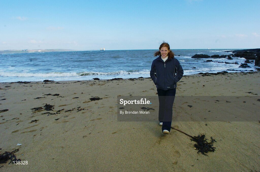 8 March 2004; Gillian O'Sullivan, Ireland, pictured on Fountainstown beach, Co. Cork. Picture credit; Brendan Moran / SPORTSFILE *EDI*