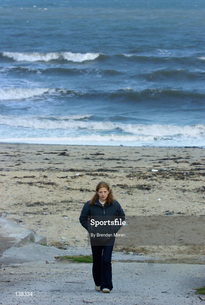 8 March 2004; Gillian O'Sullivan, Ireland, pictured on Fountainstown beach, Co. Cork. Picture credit; Brendan Moran / SPORTSFILE *EDI*