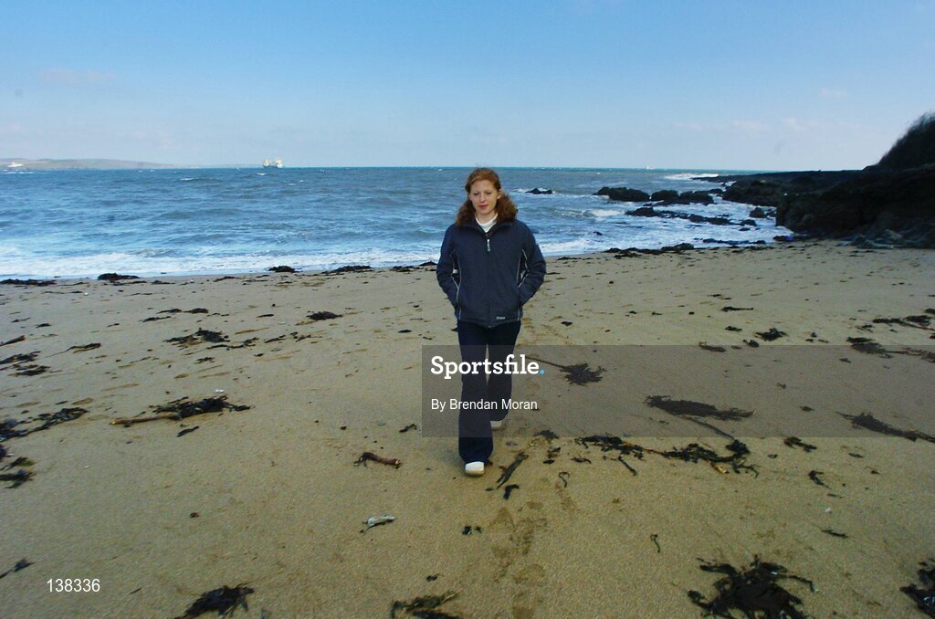 8 March 2004; Gillian O'Sullivan, Ireland, pictured on Fountainstown beach, Co. Cork. Picture credit; Brendan Moran / SPORTSFILE *EDI*
