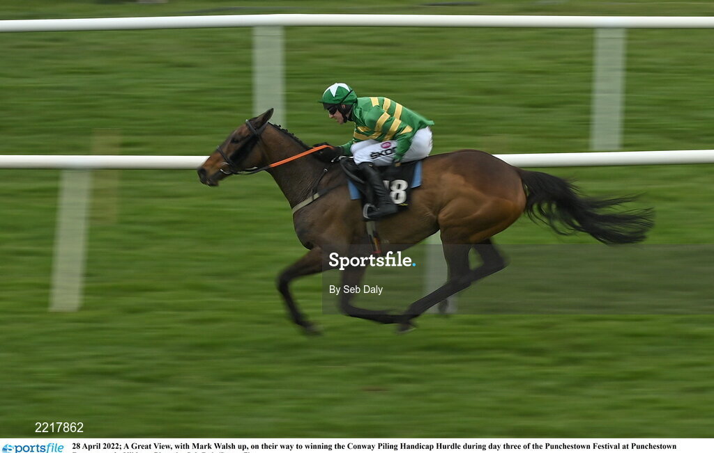 28 April 2022; A Great View, with Mark Walsh up, on their way to winning the Conway Piling Handicap Hurdle during day three of the Punchestown Festival at Punchestown Racecourse in Kildare. Photo by Seb Daly/Sportsfile