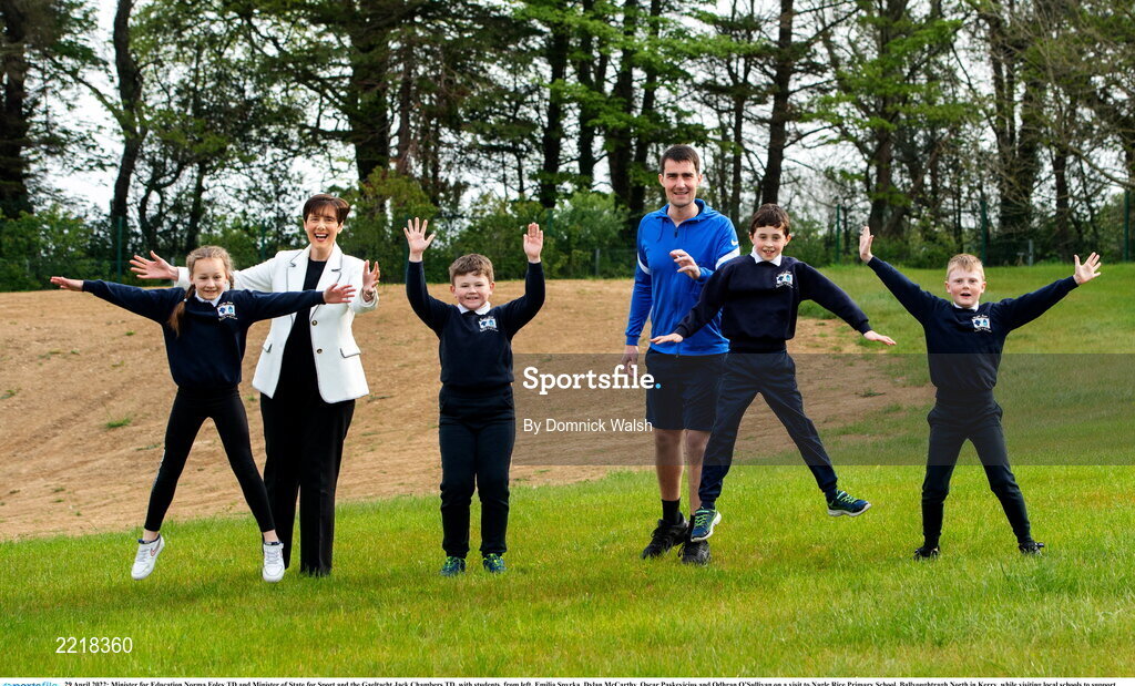 29 April 2022; Minister for Education Norma Foley TD and Minister of State for Sport and the Gaeltacht Jack Chambers TD, with students, from left, Emilia Spyrka, Dylan McCarthy, Oscar Paskevicius and Odhran O’Sullivan on a visit to Nagle Rice Primary School, Ballyoughtragh North in Kerry, while visiting local schools to support children taking part in ‘the Daily Mile'. Photo by Domnick Walsh/Sportsfile