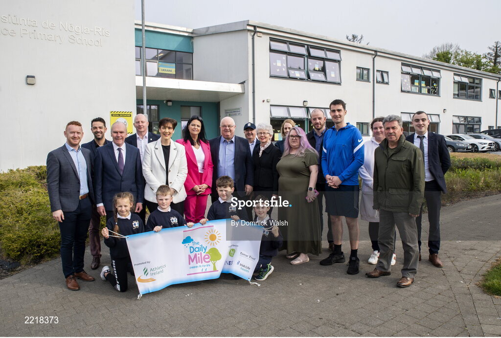 29 April 2022; Minister for Education Norma Foley TD, Minister of State for Sport and the Gaeltacht Jack Chambers TD, with students and staff members on a visit to Nagle Rice Primary School, Ballyoughtragh North in Kerry, while visiting local schools to support children taking part in ‘the Daily Mile'. Photo by Domnick Walsh/Sportsfile