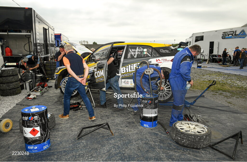 15 May 2022; Josh Moffett and Keith Moriarty in a Hyundai R5 in service during Round 4 of the National Rally Championship in Tullow Co. Carlow. Photo by Philip Fitzpatrick/Sportsfile