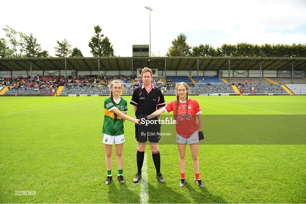 21 May 2022; Referee Patrick Smith with Cork captain Megan Barrett and Kerry captain Jamie Lee O'Connor before the Ladies Football U14 All-Ireland Platinum Final match between Cork and Kerry at Páirc Uí Rinn in Cork. Photo by Eóin Noonan/Sportsfile