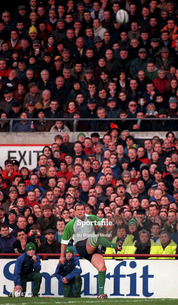 28 November 1998; Eric Elwood of Ireland during a International Friendly Match between Ireland and South Africa at Landsdowne Road in Dublin. Photo by Brendan Moran/Sportsfile