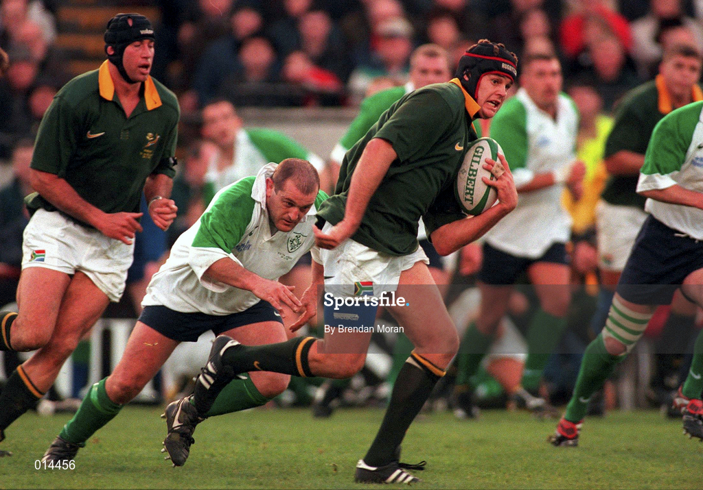 28 November 1998; Johan Erasmus of South Africa slips past the tackle of Peter Clohessy of Ireland on his way to scoring a try during a International Friendly Match between Ireland and South Africa at Landsdowne Road in Dublin. Photo by Brendan Moran/Sportsfile