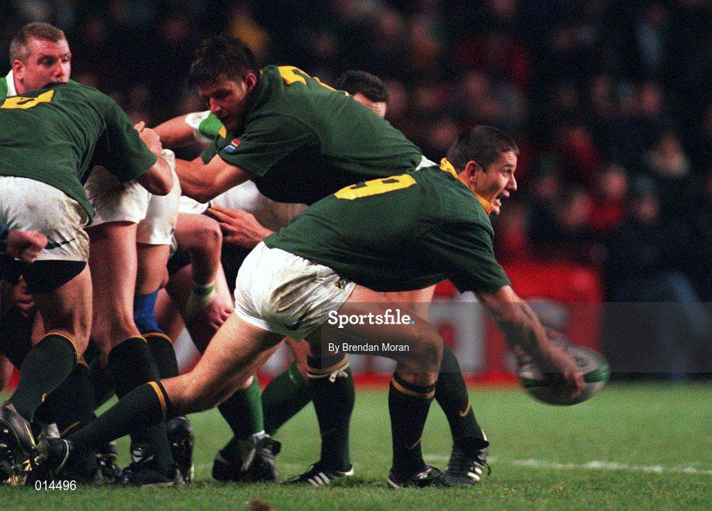 28 November 1998; Joost van der Westhuizen of South Africa during a International Friendly Match between Ireland and South Africa at Landsdowne Road in Dublin. Photo by Brendan Moran/Sportsfile