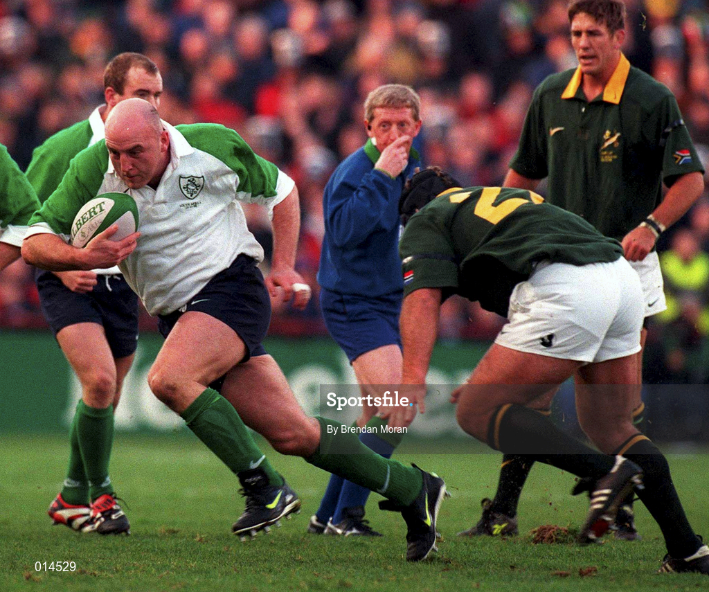 28 November 1998; Keith Wood of Ireland in action against Naka Drotske of South Africa during a International Friendly Match between Ireland and South Africa at Landsdowne Road in Dublin. Photo by Brendan Moran/Sportsfile