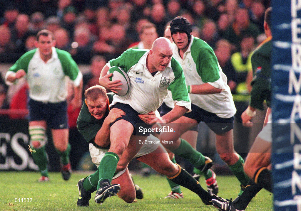 28 November 1998; Keith Wood of Ireland on his way to scoring a try during a International Friendly Match between Ireland and South Africa at Landsdowne Road in Dublin. Photo by Brendan Moran/Sportsfile