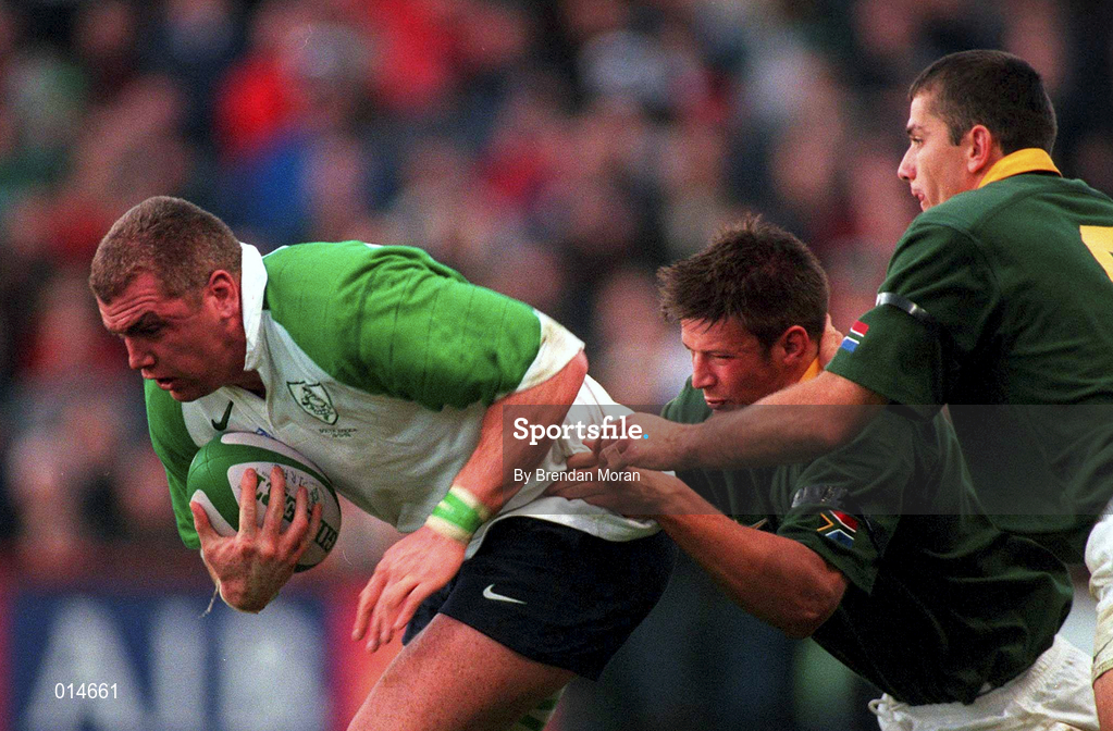 28 November 1998; Victor Costello of Ireland in action against Bobby Skinstad and Joost van der Westhuizen of South Africa during a International Friendly Match between Ireland and South Africa at Landsdowne Road in Dublin. Photo by Brendan Moran/Sportsfile