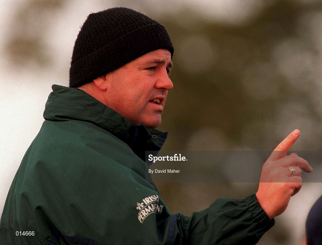28 October 1998: Head Coach Warren Gatland during Ireland Squad Training at Kings Hospital Palmerstown in Dublin. Photo by David Maher/Sportsfile