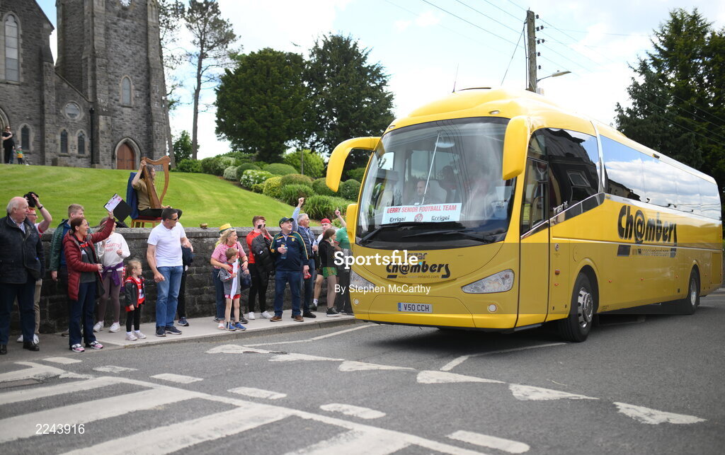 29 May 2022; The Derry bus arrives before the Ulster GAA Football Senior Championship Final between Derry and Donegal at St Tiernach's Park in Clones, Monaghan. Photo by Stephen McCarthy/Sportsfile