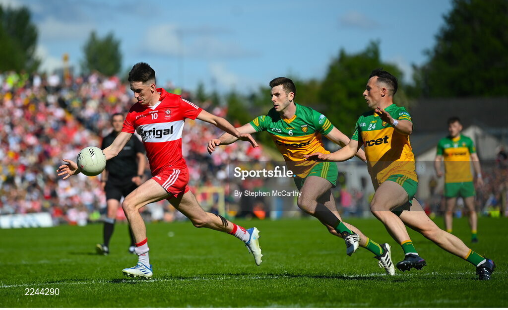 29 May 2022; Paul Cassidy of Derry in action against Eoghan Ban Gallagher and Aaron Doherty, right, of Donegalduring the Ulster GAA Football Senior Championship Final between Derry and Donegal at St Tiernach's Park in Clones, Monaghan. Photo by Stephen McCarthy/Sportsfile