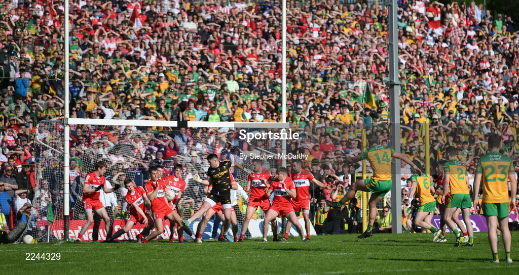 29 May 2022; Derry players combine to prevent a late free from Donegal's Michael Murphy during the Ulster GAA Football Senior Championship Final between Derry and Donegal at St Tiernach's Park in Clones, Monaghan. Photo by Stephen McCarthy/Sportsfile