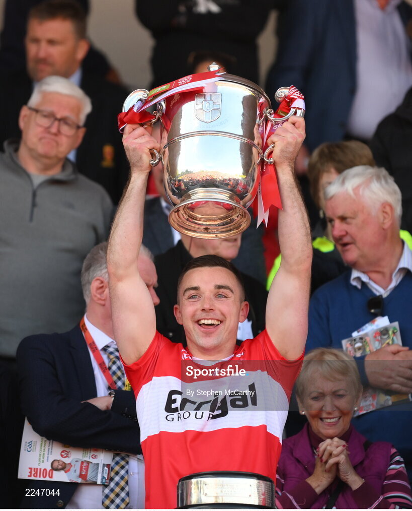29 May 2022; Niall Toner of Derry lifts the Anglo Celt Cup after the Ulster GAA Football Senior Championship Final between Derry and Donegal at St Tiernach's Park in Clones, Monaghan. Photo by Stephen McCarthy/Sportsfile