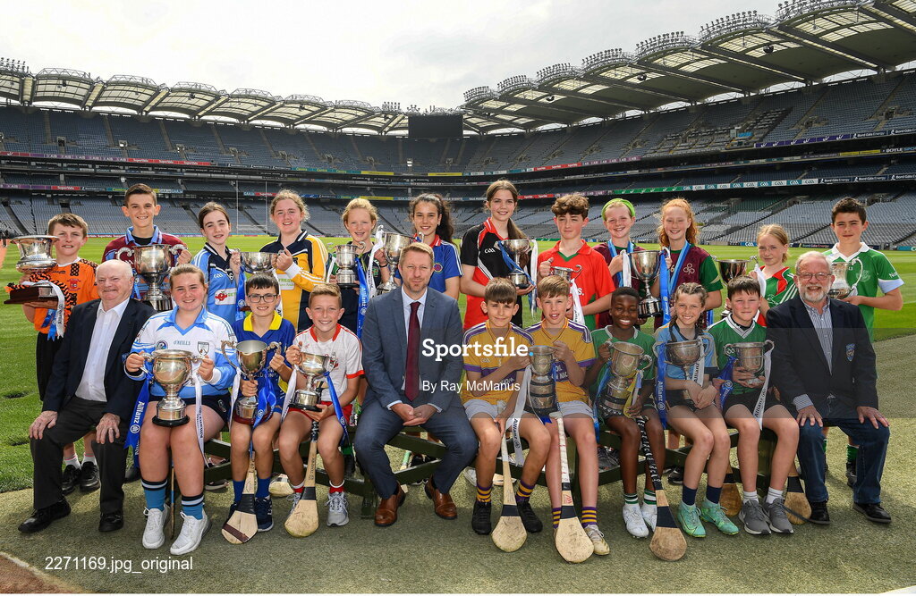 23 June 2022; Alan Black, Customer Relationship Manager - Religious & Education at Allianz, centre, Tadhg Kenny, Uachtarán Cumann na mBunscol, left, and Jerry Grogan, PRO, Cumann na mBunscol, right, with with winning captains Aoibhinn O'Farrell, Scoil Thomáis, Ava Grace O'Riordan, Scoil Thomáis, Annie McCauley, Loretto Grange Road, Úna ó Bréartúin, Gaelscoil Chnoc Liamhna, Caoimhe Phelan, St Olaf's N.S., Mia Coleman, Gaelscoil Inse Chór, Amy Nic Gabhann, Scoil Mológa, Béibhinn O'Donnell, Loretto PS, Dalkey, Cara Keane, Holly Park GNS, Eadaoin McClean, Holly Park GNS, Tom O'Halloran, Scoil Lorcán Naofa, Joseph Davy, Scoil Lorcán Naofa, Matthew Molloy, St Cronan's, Brackenstown, Richard McCann, Griffith Barracks NS, Harry Mac Eoghain, Scoil Naithí, Peter Nurray, Scoil Bhríde, Ronan Feerick, St Bridid's Killester, Luke Coughlan, at the Allianz Cumann na mBunscol captain presentations in Croke Park, Dublin. Photo by Ray McManus/Sportsfile