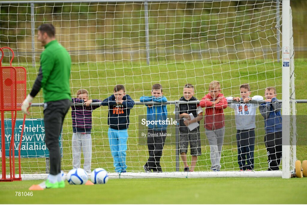 9 August 2013; Local children look on during Glasgow Celtic during squad training ahead of the Dublin Decider against Liverpool on Saturday. Glasgow Celtic Squad Training, Gannon Park, Malahide, Dublin. Picture credit: David Maher / SPORTSFILE